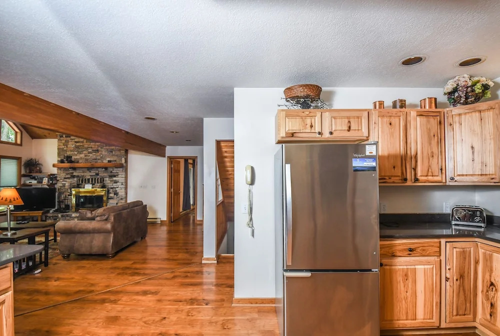 Over the Rainbow 4 Bedroom House