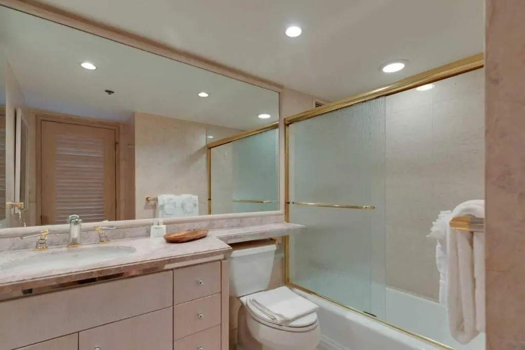 Ilikai 1243 2 Bedrooms 2 Bathrooms Condo