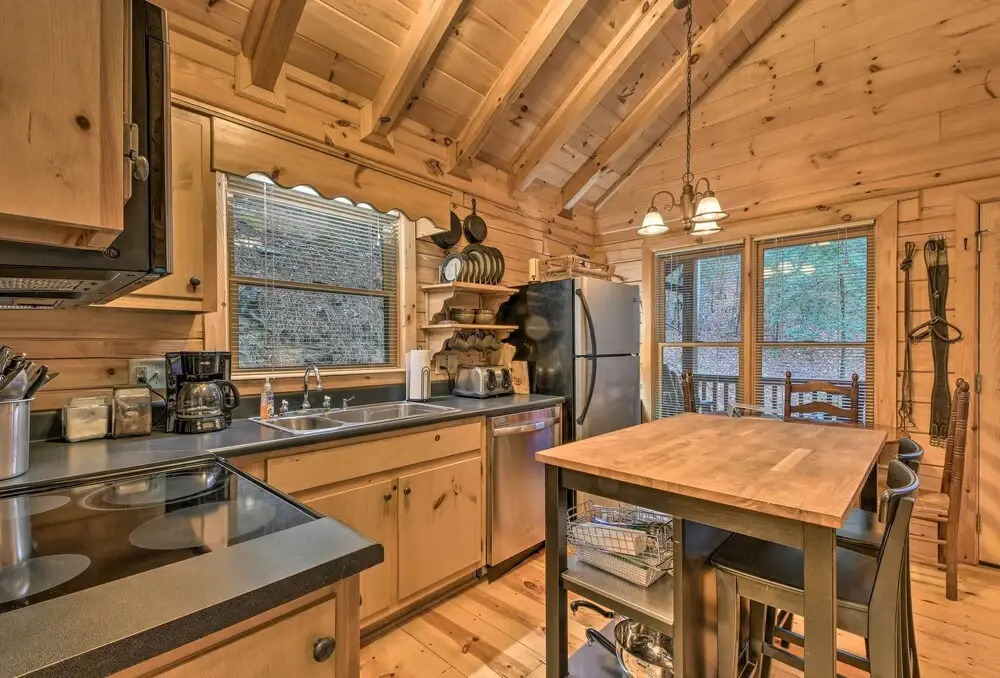 Cherry Log Cabin: 10 Min to Ellijay/blue Ridge!