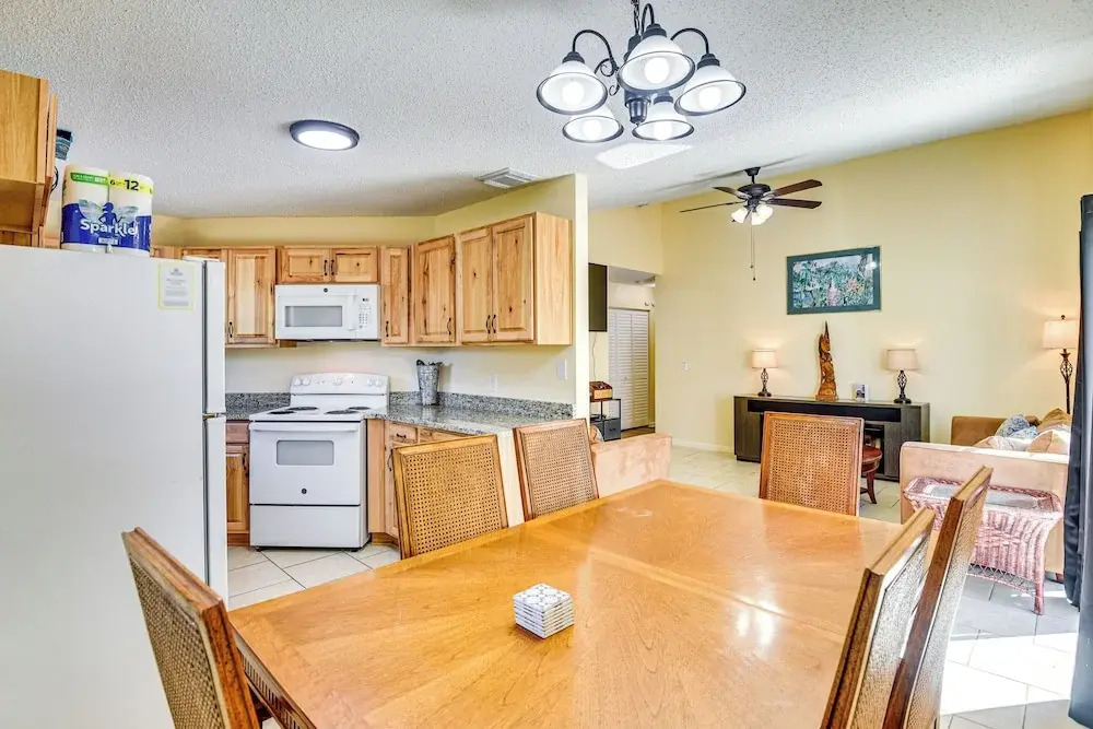 Palm Coast Home w/ Hot Tub - 3 Mi to Beaches!