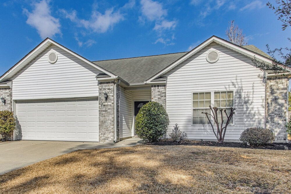 Pool Access & Pond Views: Longs Home Near Golf!