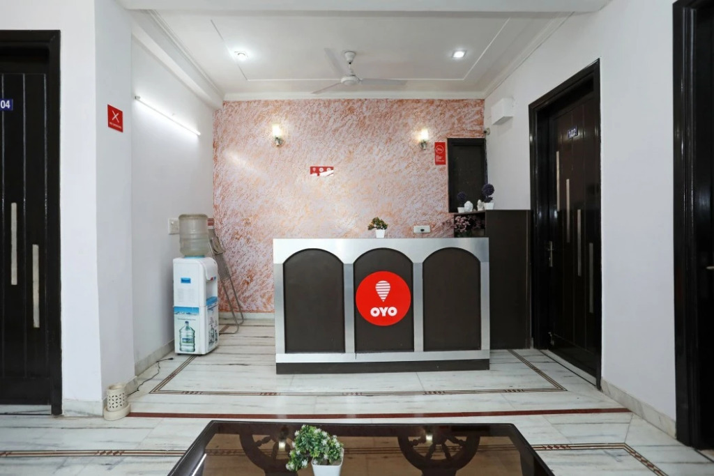 Oyo 11606 Hotel Diplomat Residency