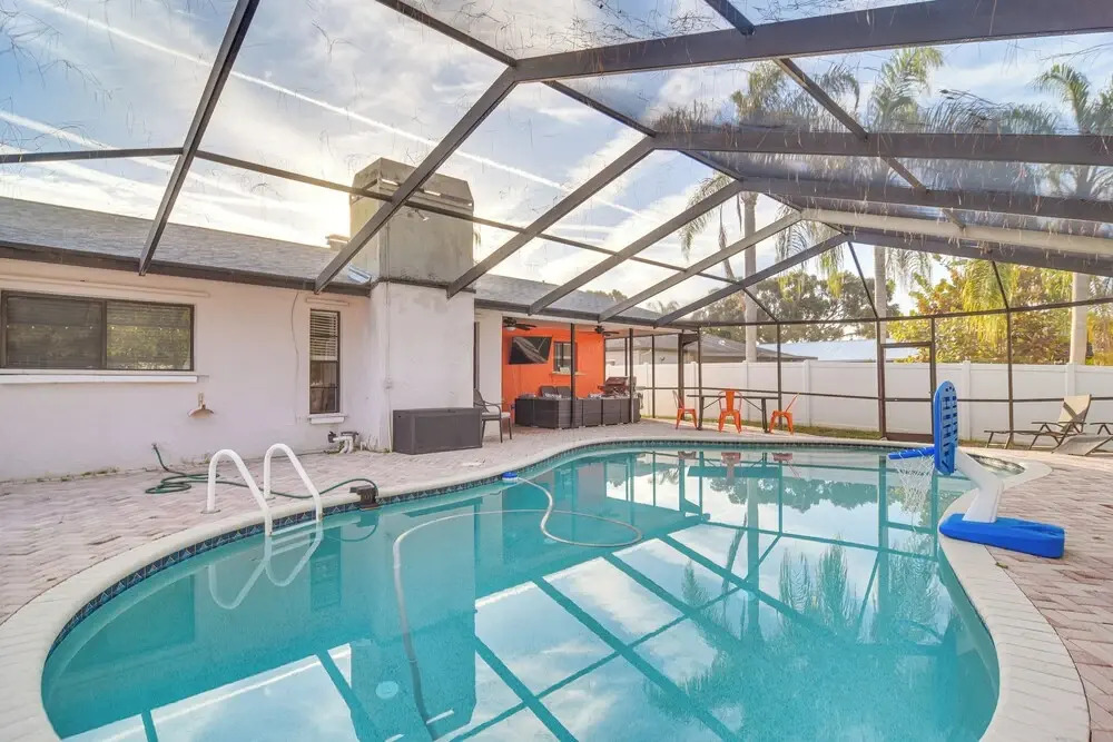 Largo Oasis w/ Pool & Grill: 6 Mi to Beach!