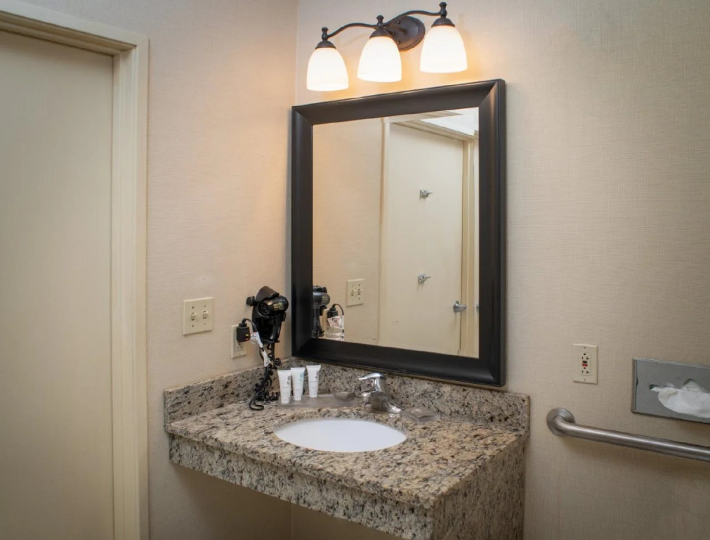 Country Inn & Suites By Radisson, Charleston South, WV