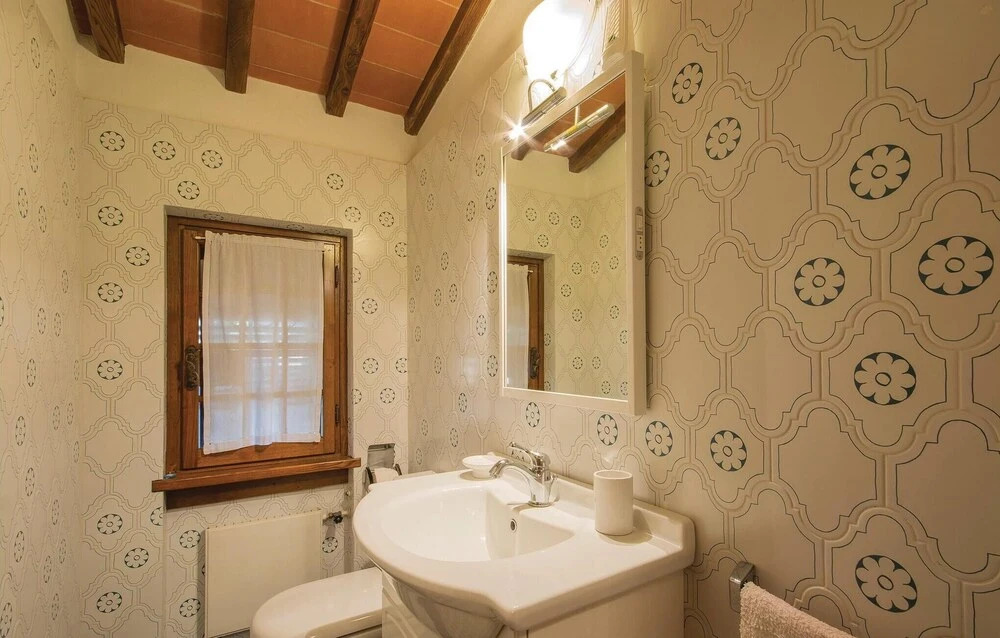 3 Bedroom Stunning Home In Uzzano Pt
