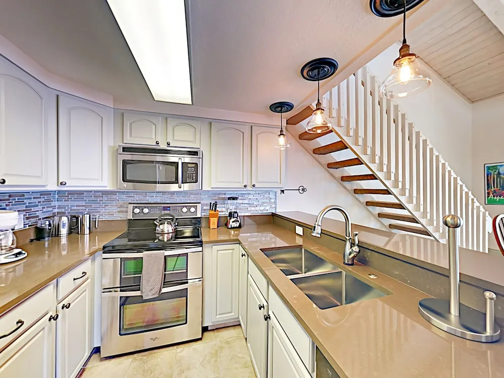 55 Upper Woodbridge - 3 Br Condo
