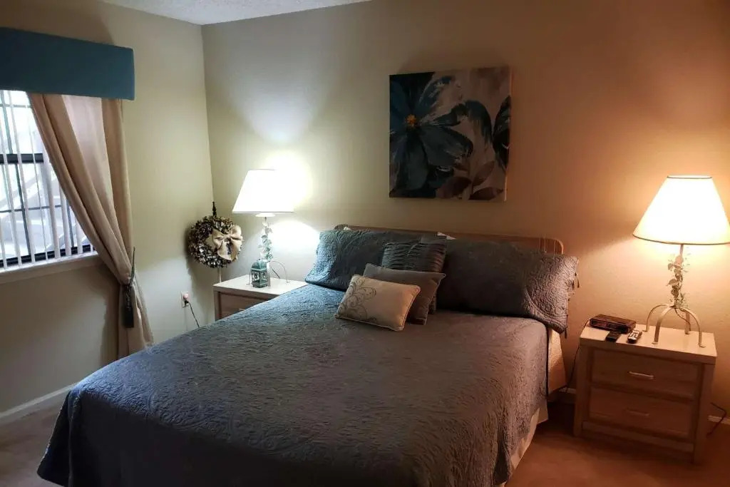 Foothill's Luxury 2BDR Ground Floor Condo in 1000 Hill's