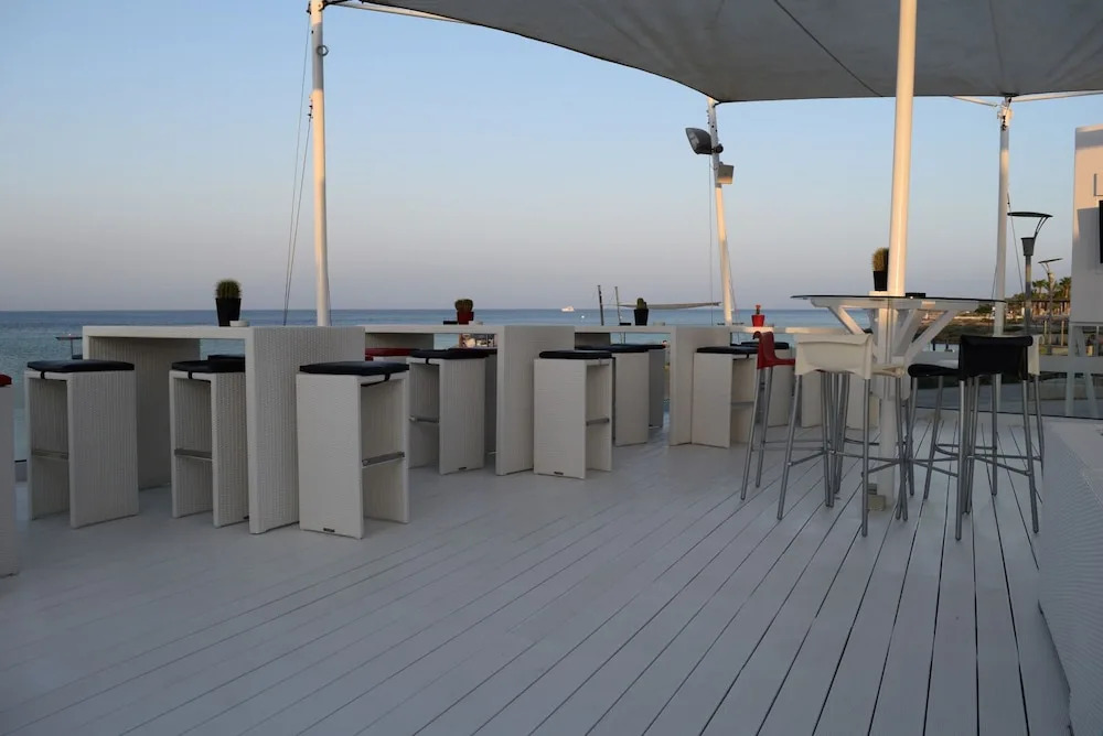 Pola Costa Beach Hotel Apartment