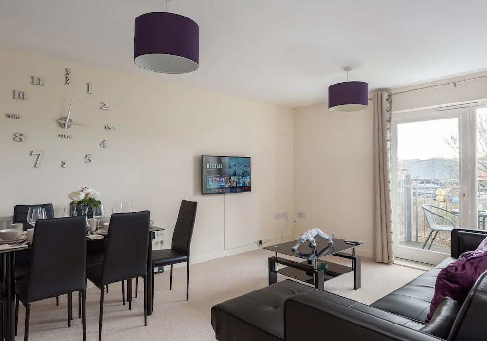 Luxury 2 Bed Flat by the Canal
