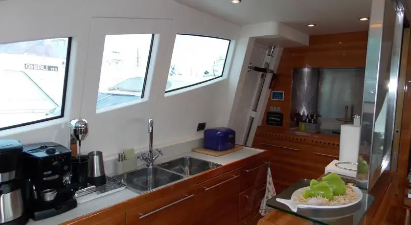 George V Yacht