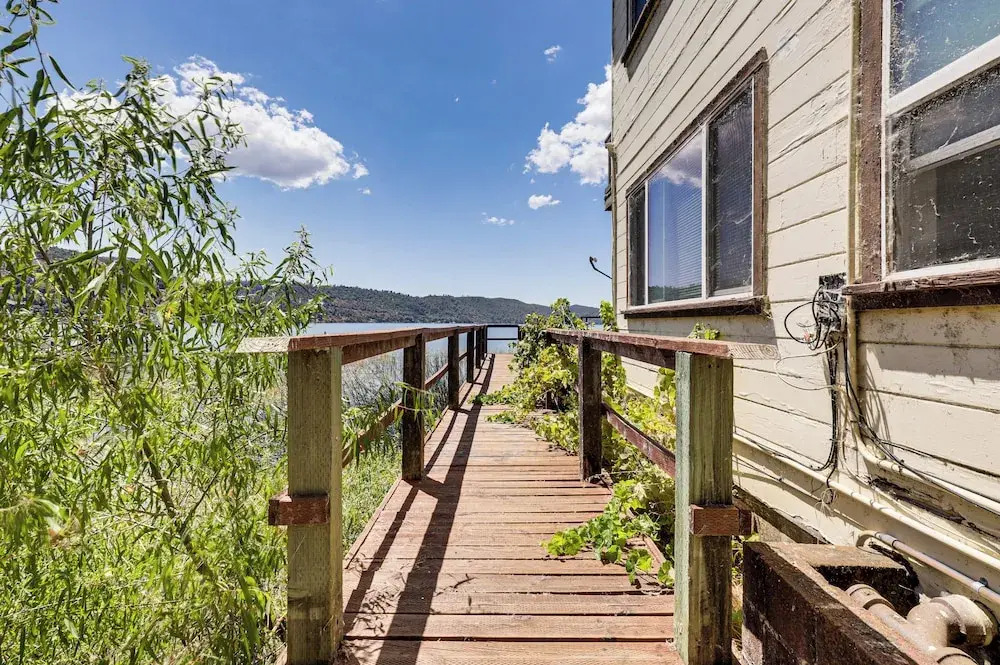 Watefront Getaway w/ Mtn Views & Dock in Clearlake