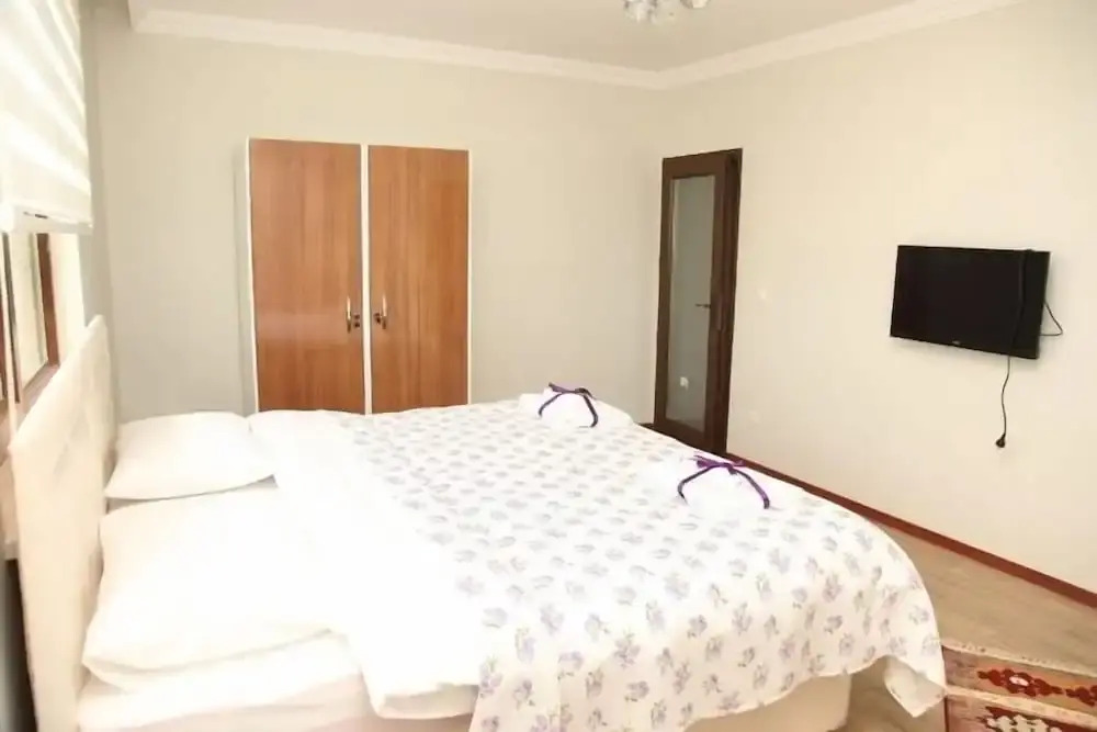 Royal Inn Seza Residence