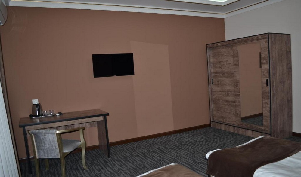 Art Angren Hotel