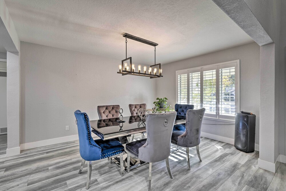 Modesto Home w/ Deck - 2 Mi to Vintage Faire Mall