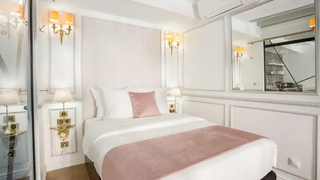 Luxury 4 bedroom 3 bathroom Aristocratic apartment - Louvre