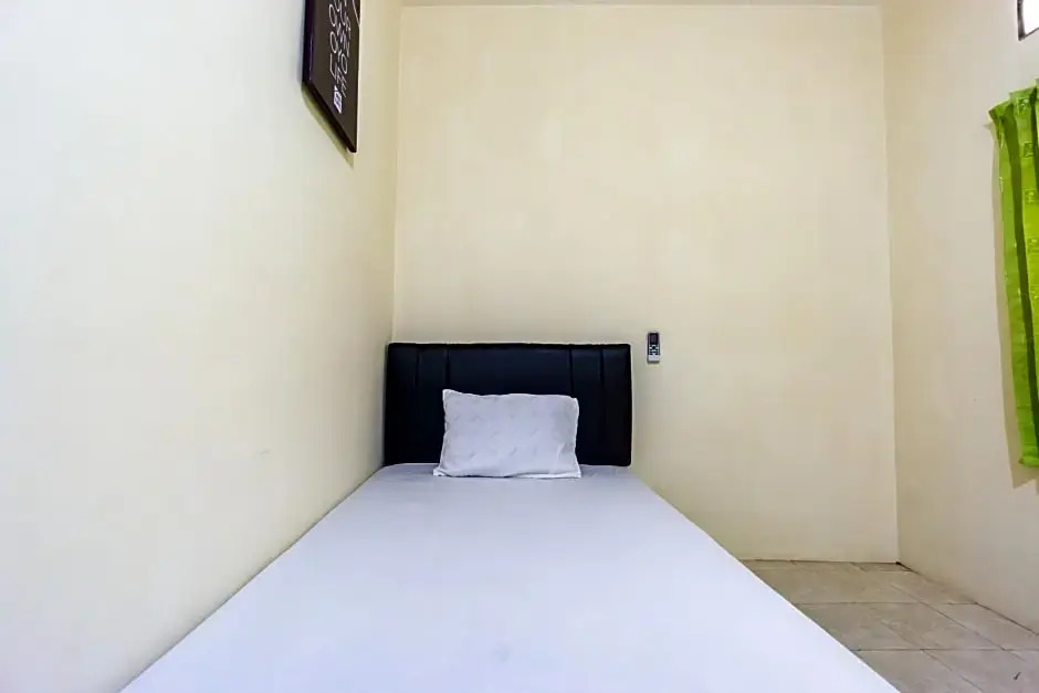 OYO Life 2420 Kost Luqman 1