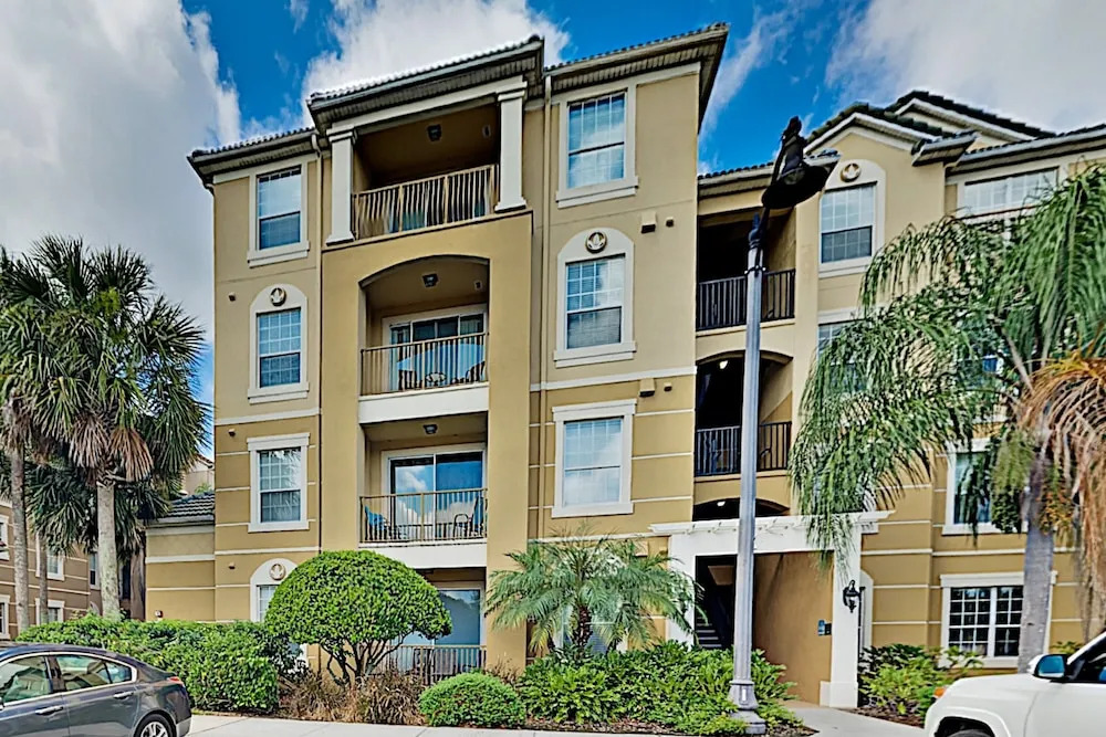Chic Vista Cay Getaway On Universal W/ Pools & Gym 3 Bedroom Condo