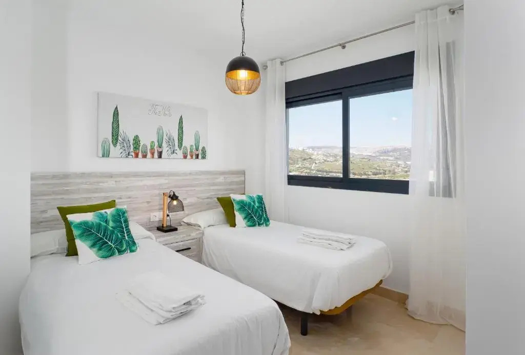 2306 - Brand new apt, walking distance to beach!