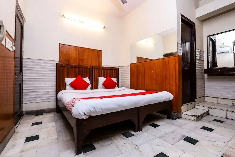 OYO 26873 Hotel Metro Star