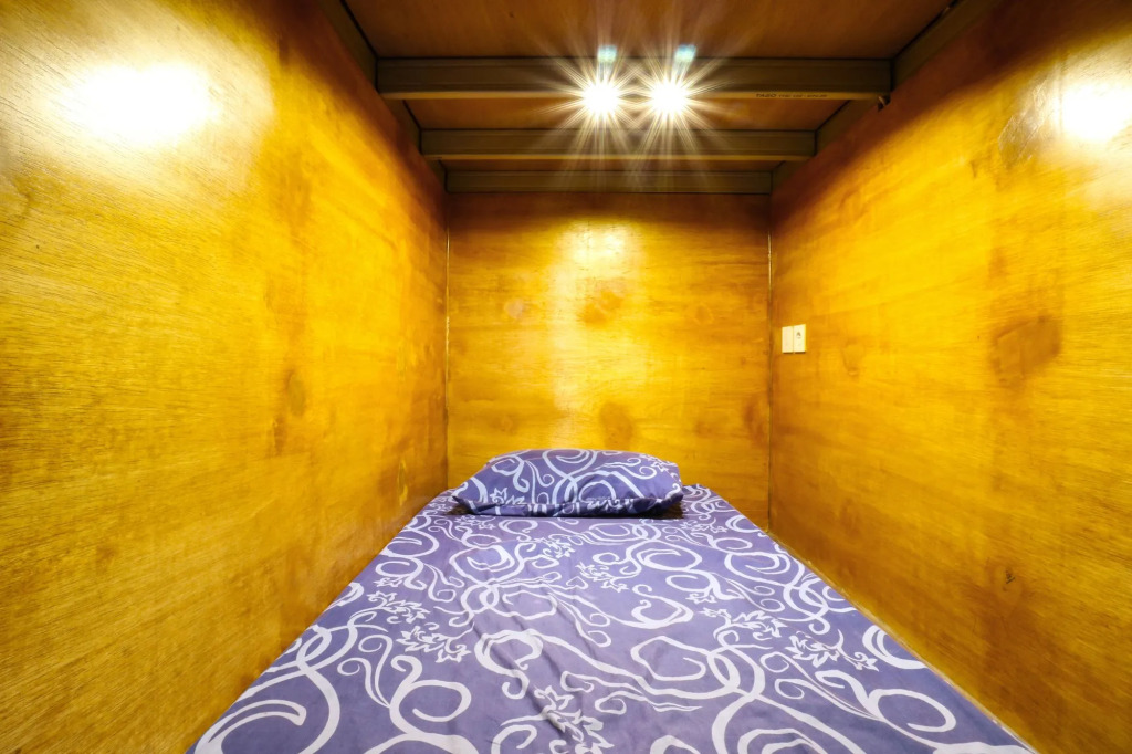 Kabin Kapsul Kayu jati I - Hostel