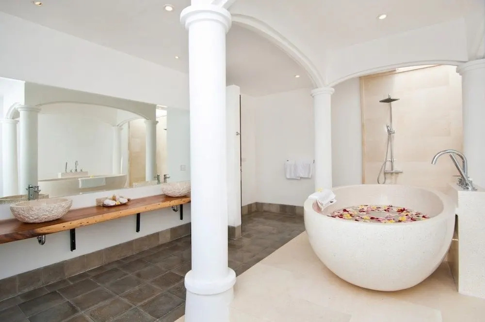 Villa Amalia Walk To Legian Beach