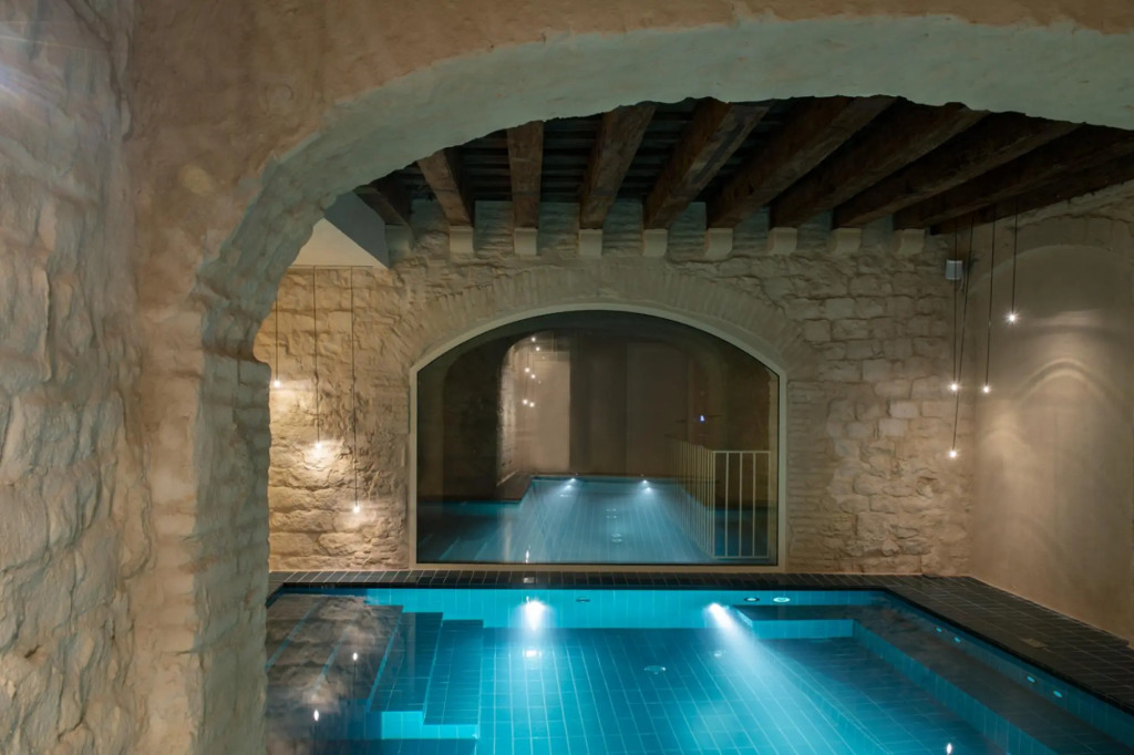 Outstanding apartment with 3 bedrooms and 3 bathrooms, two of them en suite suite + 2 lovely patios.