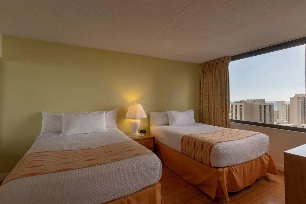 Deluxe Waikiki Banyan Condos - Free Parking & Wifi