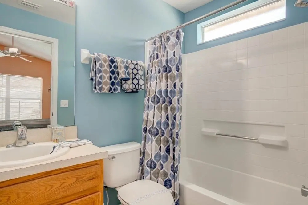 Southern Exposure Private Pool! 3 Bedroom Home by RedAwning