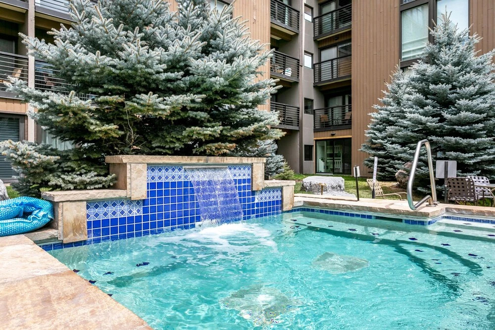 009 Vail International 2 Bedroom Condo by RedAwning