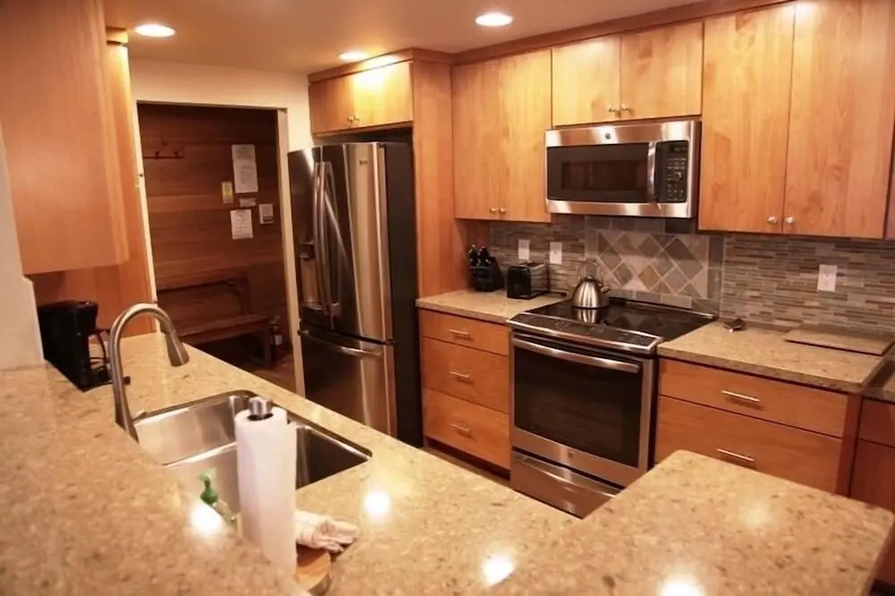 Sierra Megeve 7 Deluxe Remodeled Condo, Just A Short Walk To Canyon Lodge by RedAwning