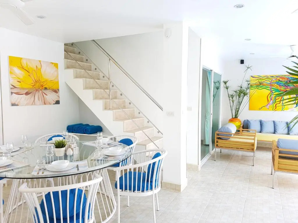 Beachside 3-Bedroom Townhouse w Private Pool at 70 Meters from Beach
