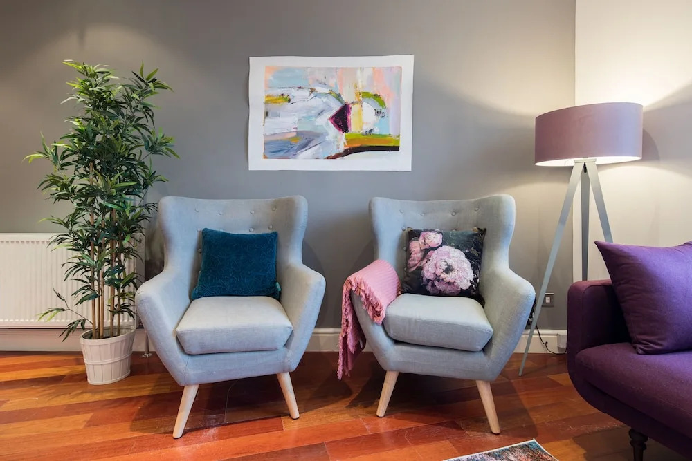 The Kensington Gardens - Modern & Bright 2BDR Flat