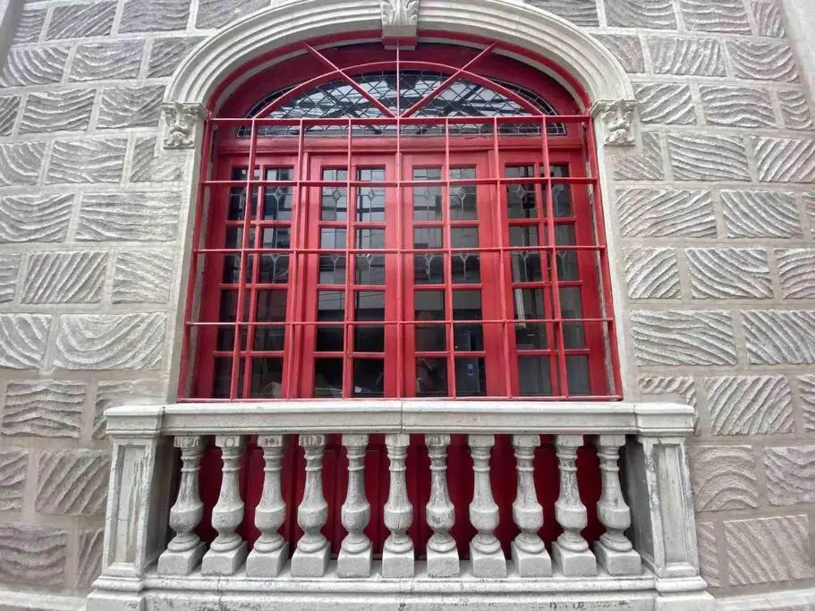 Estudio, en casa de 1910, a una cuadra del Angel