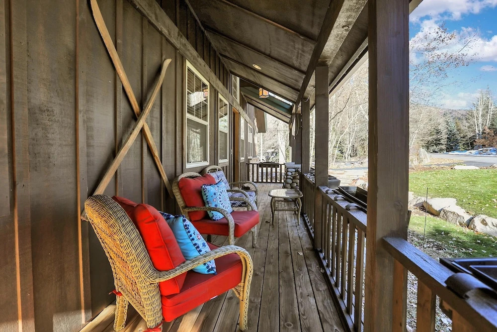 New Listing! Dazzling Custom , Near Skiing 5 Bedroom Home