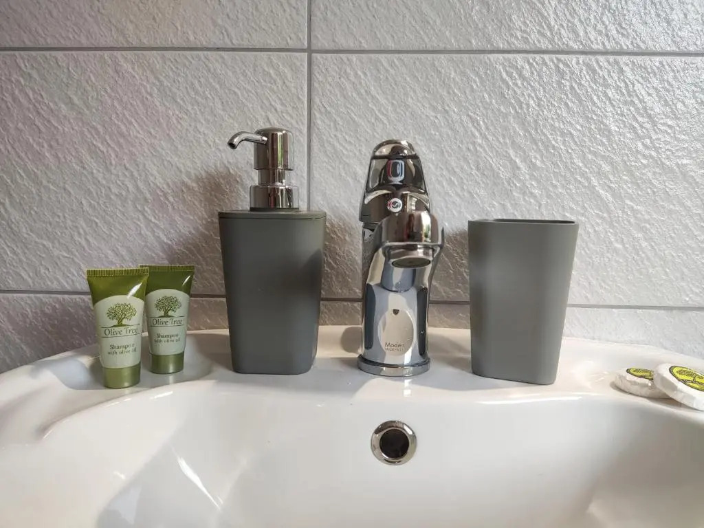 The Bright House a two-storey maisonette in Loutraki