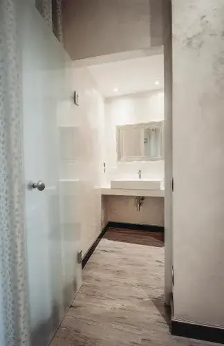 Arena Easy Suites Guesthouse