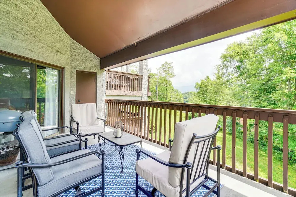 Ski, Hike & Explore: Mtn-view Haven in Gatlinburg!