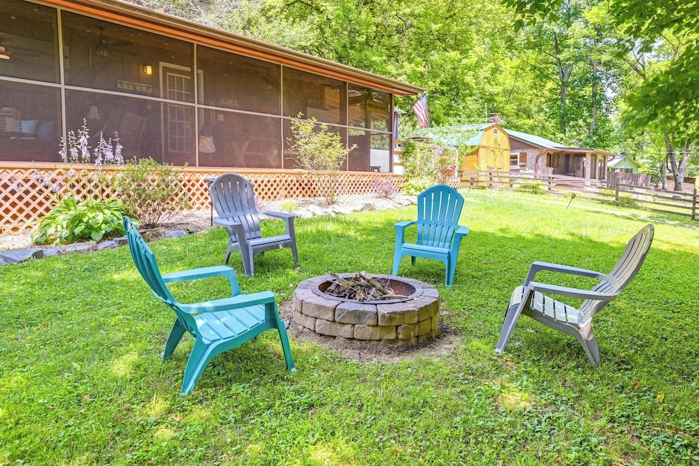 Bryson City Home w/ Deck ~ 1 Mi to Fontana Lake