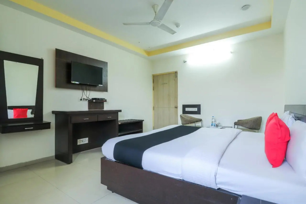 Collection O 30858 Hotel SP ROOMS