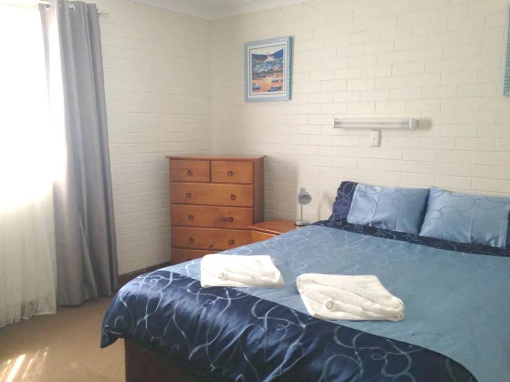 Emu Beach Chalets