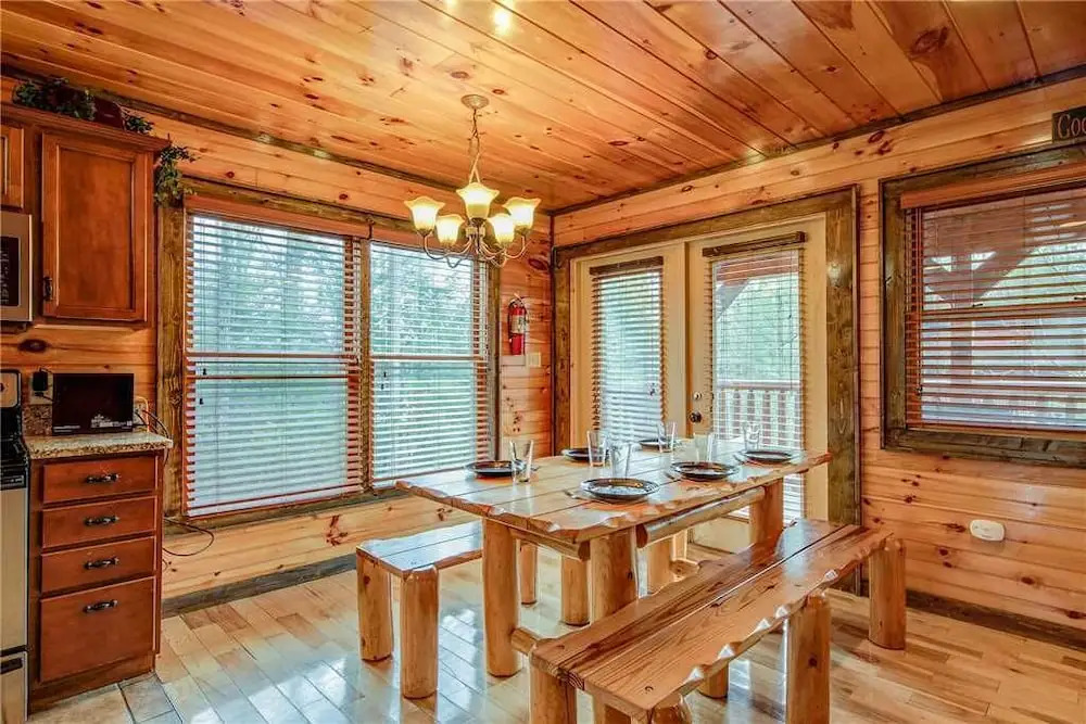 Standing Bear Lodge - Five Bedroom Cabin
