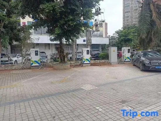 Homeinn Plus Hotel (Haikou Longhu Tianjie East Railway Station)