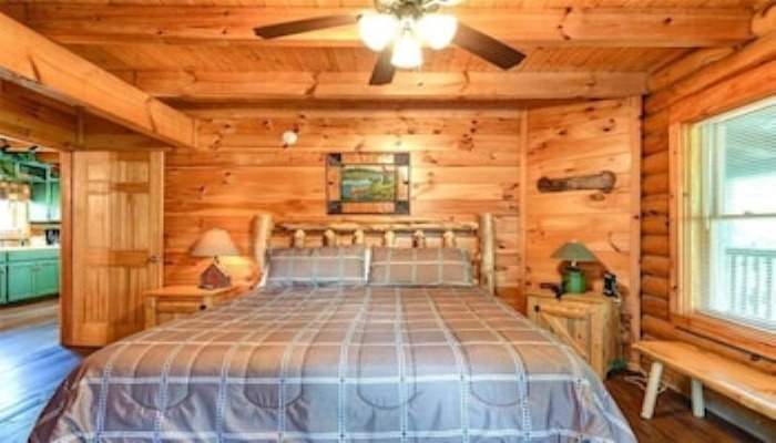 Wilderness Theater and Lodge 3 Bedroom Home with Hot Tub