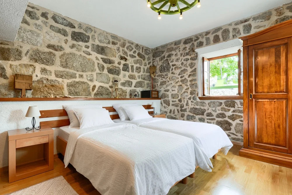 Traditional Stone House Adrian