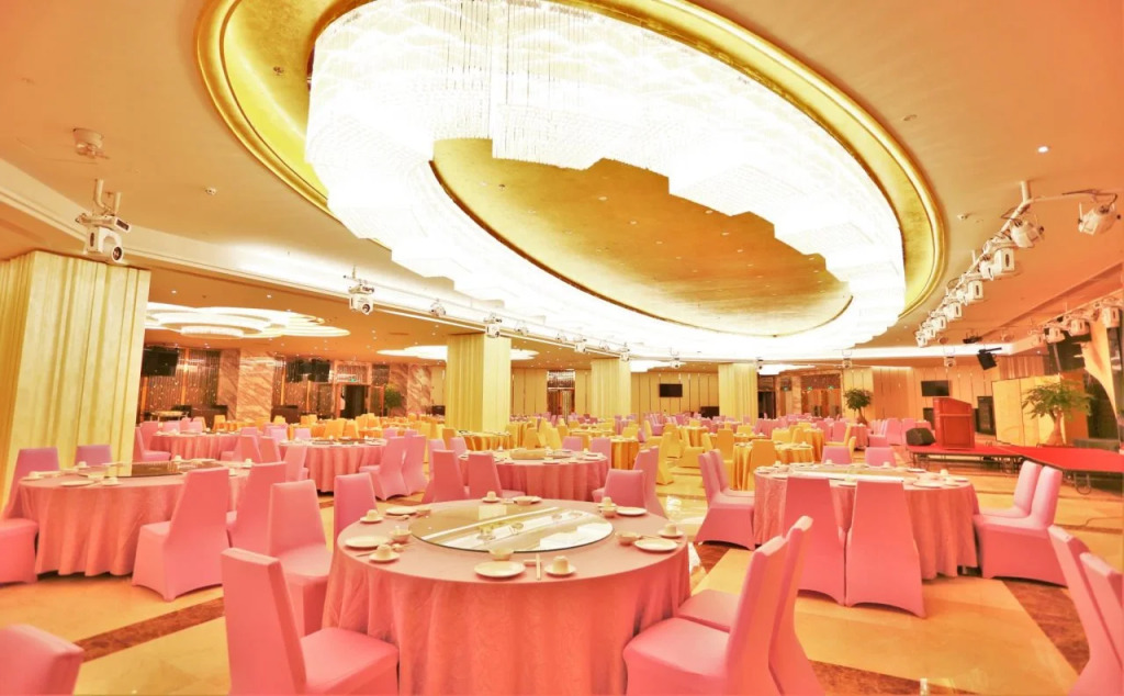 Menshine Gloria Plaza Hotel