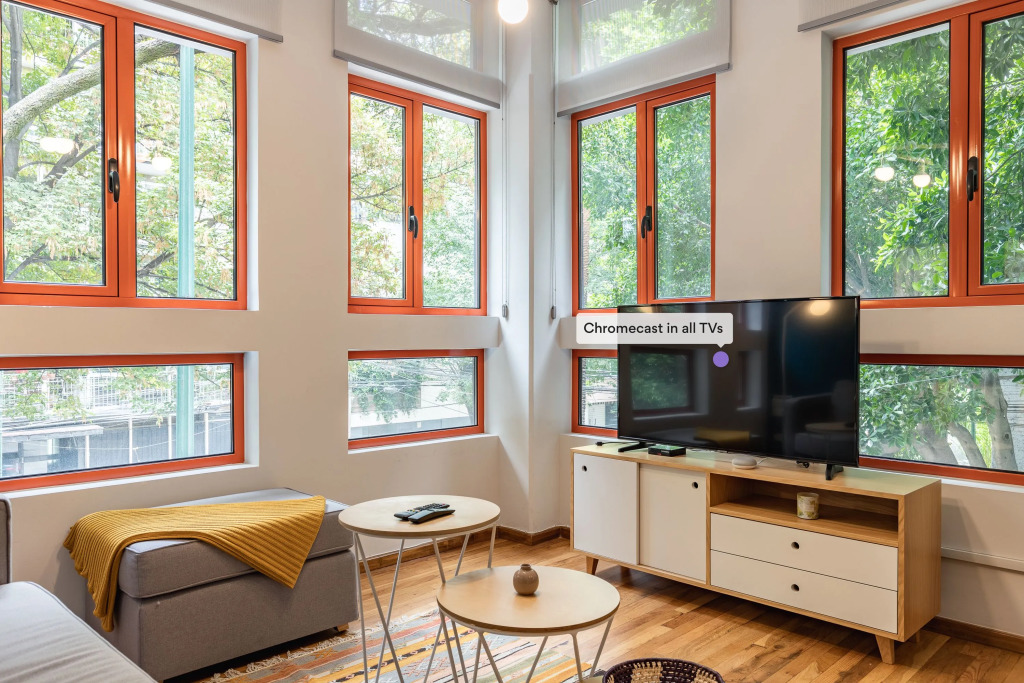 Beautifully Designed, Hi Tech Apt in La Condesa