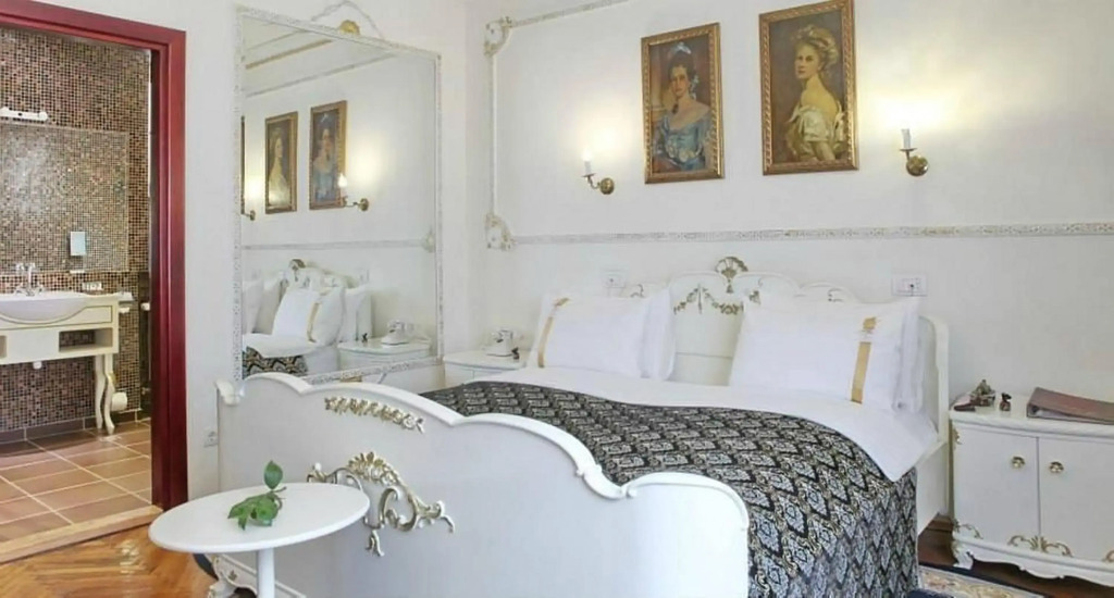 Queens Astoria Design Hotel