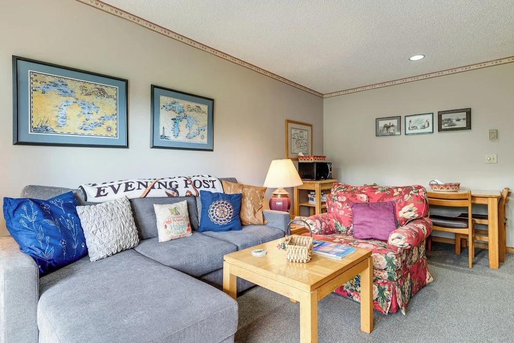 Condo on First Green w/ Deck at Schuss Mountain!