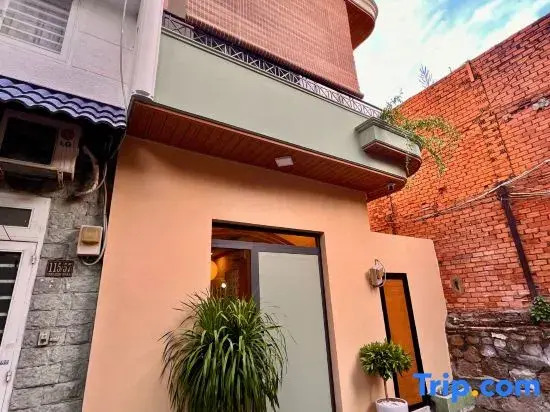 LYLAC Home Saigon TDX - City Center Cosy 4BR Townhouse with Garden in D1
