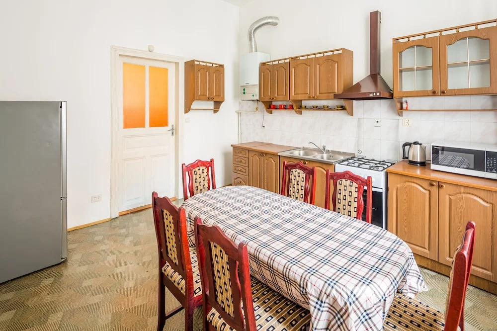 Three rooms on Hnatyuka 3